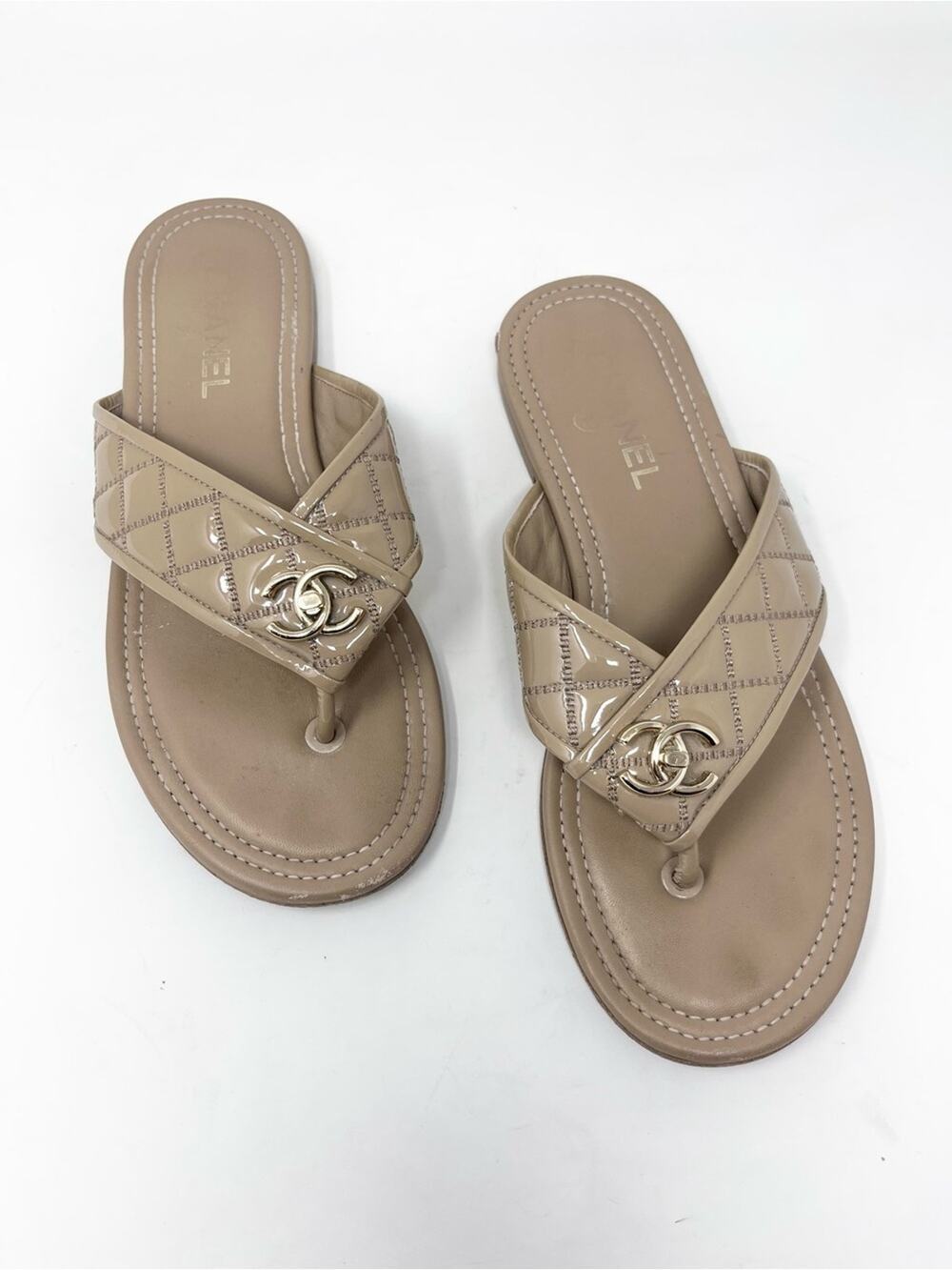 Chanel CC Turnlock Quilted Sandal Tan Patent Leather Thong Flat size 38.5 EU